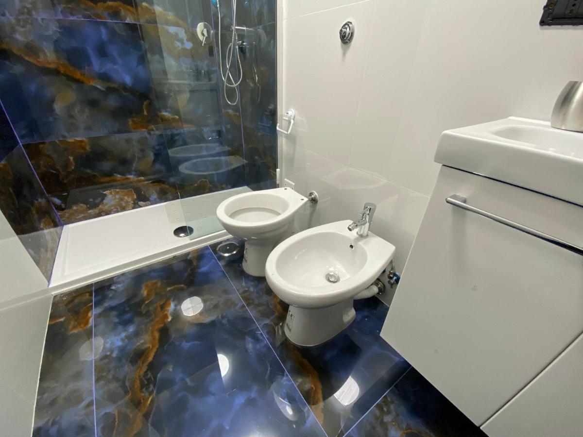 Falu Napoli Centro Camera Con Cucina E Bagno Privato Hotel Eksteriør billede