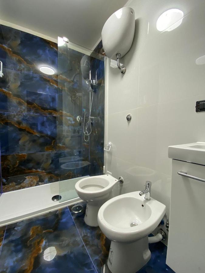 Falu Napoli Centro Camera Con Cucina E Bagno Privato Hotel Eksteriør billede